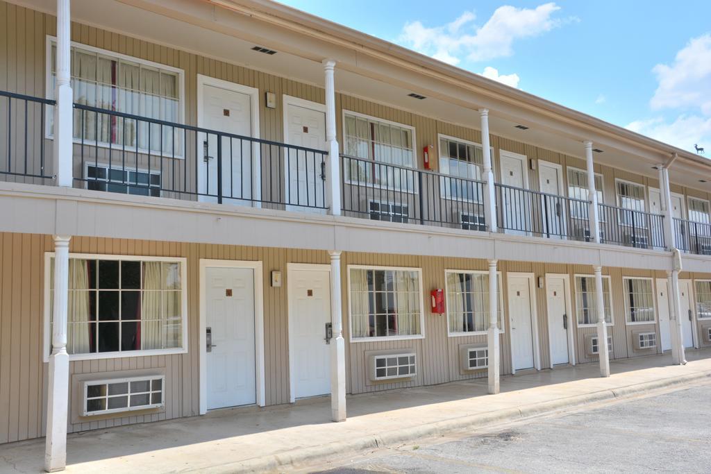 Inn Of Uvalde Exterior photo